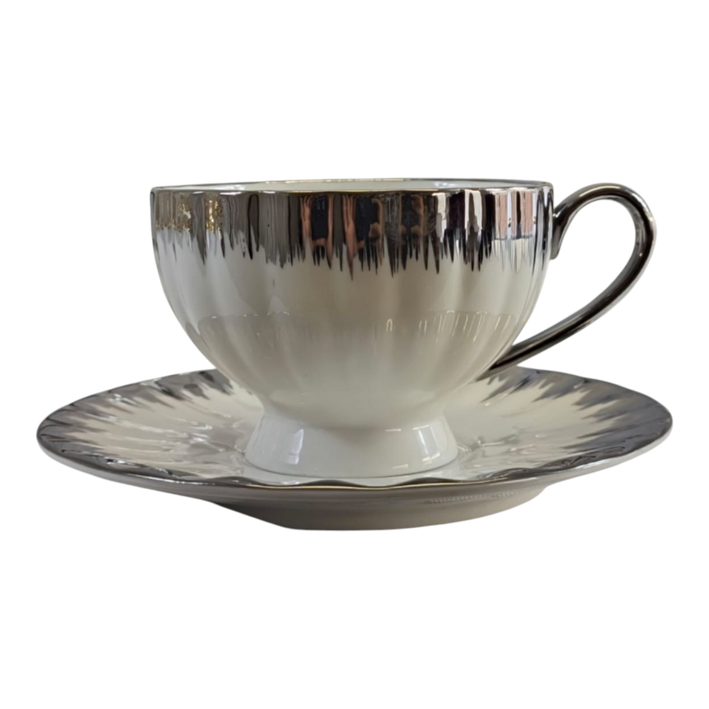 Serviço de chá em porcelana branca com detalhes prateados ✨🍵 Inclui bule e 6 chávenas com pires