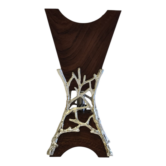 Decoración de Madera y Metal Plateado con Diseño de Ramas — Centro de Mesa Elegante