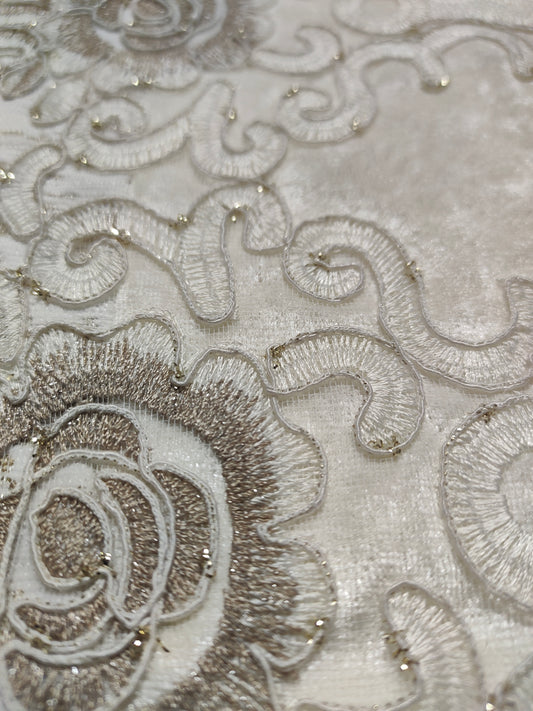 Juego de Cama de Lujo "Vicenza" – Elegancia Clásica con Estilo Barroco - COLOR CAPUCHINO