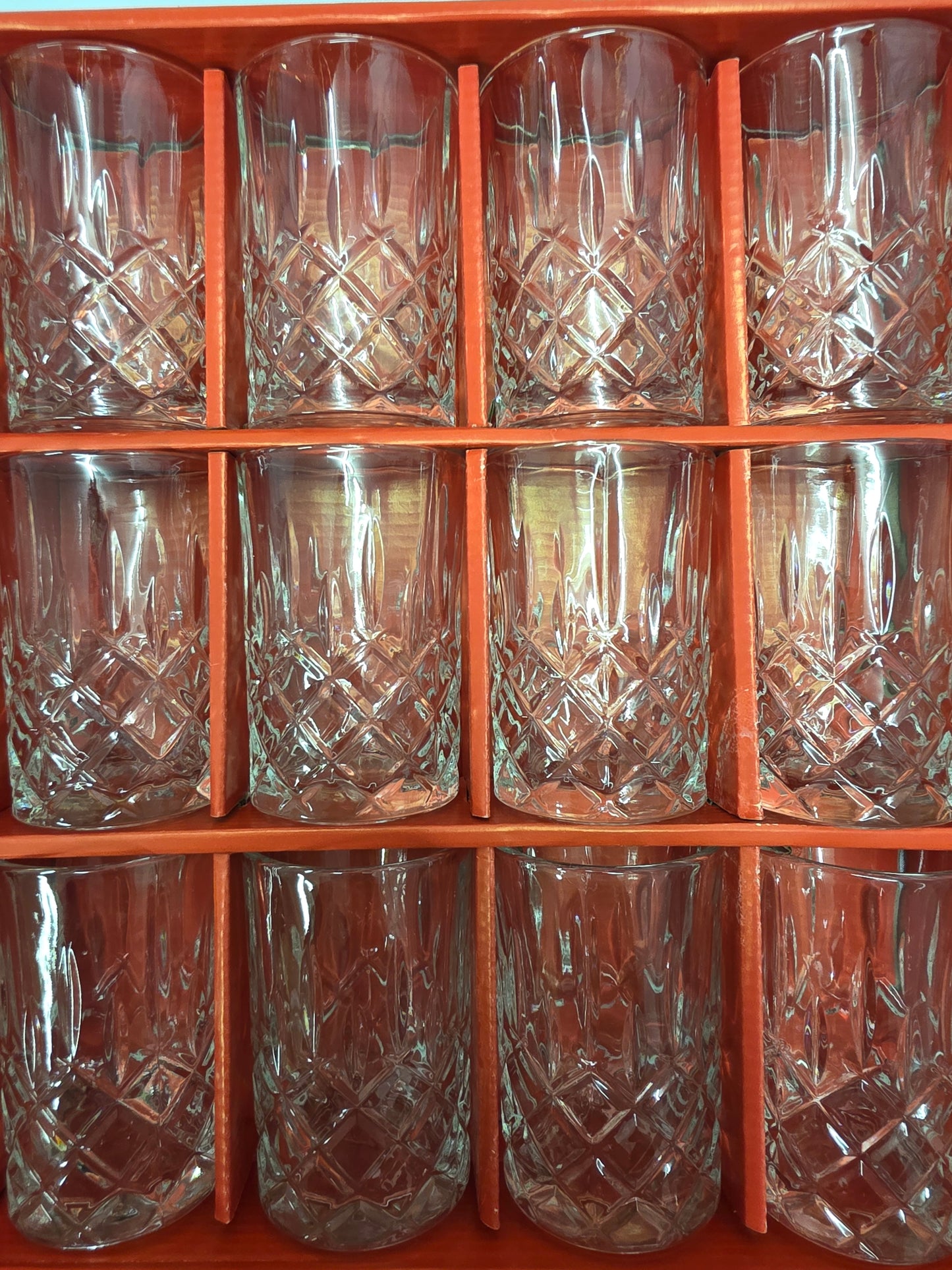 Juego de 12 Vasos de Té de Cristal Tallado – Diseño Clásico