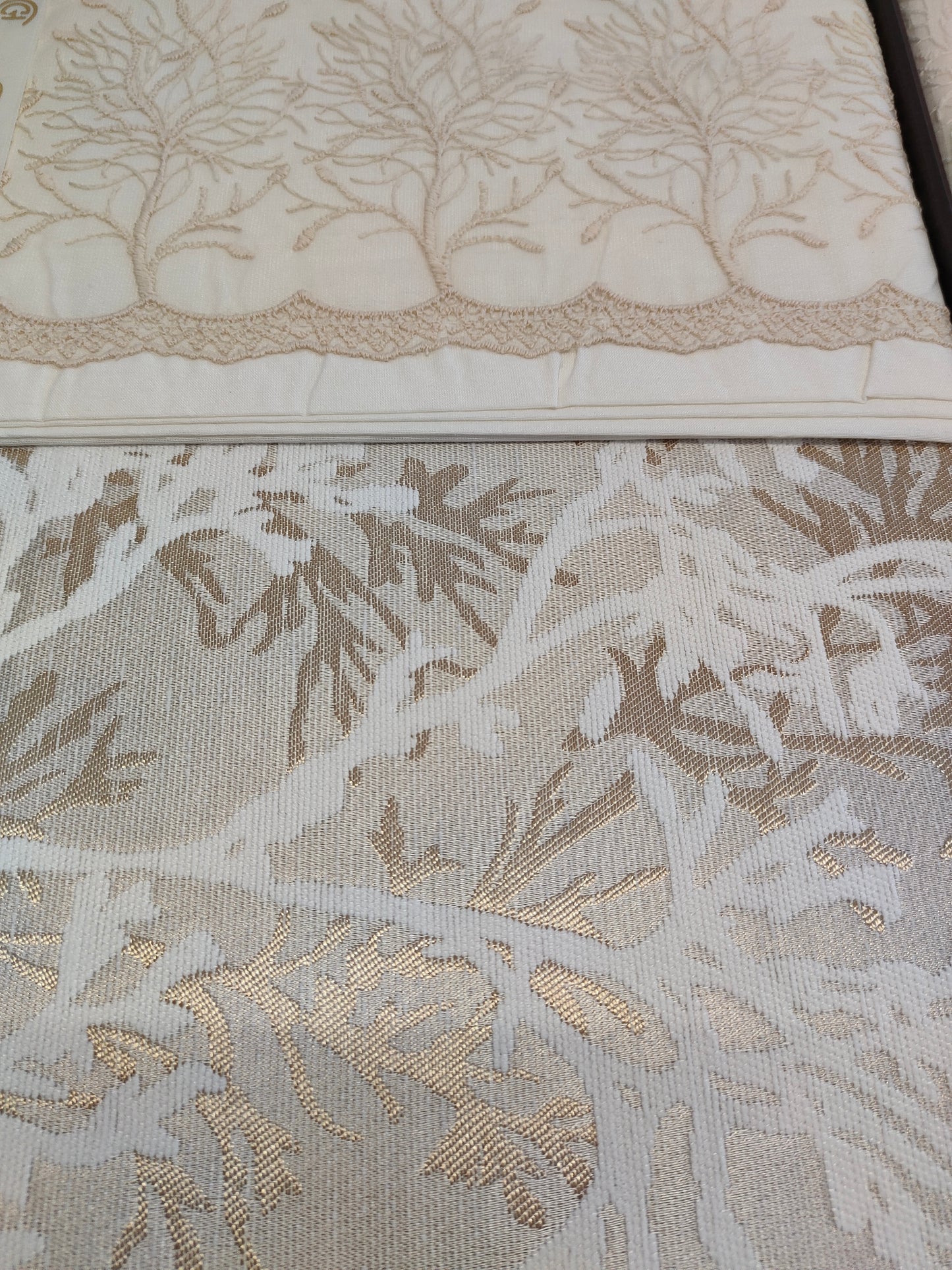 Juego de Cama para Ajuar "Torino" – Sofisticación Natural en tu Dormitorio - COLOR CAPUCHINO