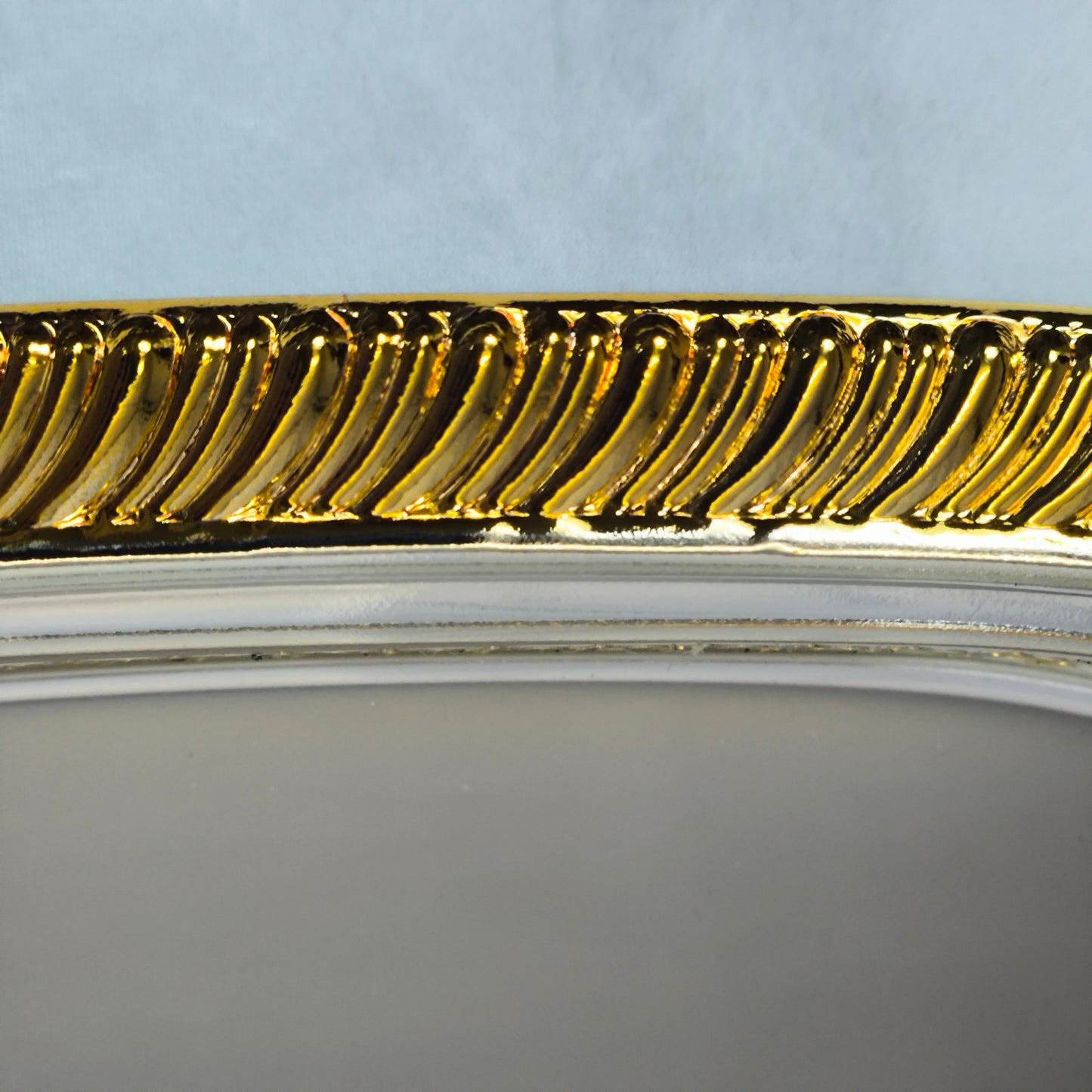 Bandeja Rectangular Plateada y Dorada con Asas – 55 x 40 cm | Bandeja Elegante para Servir y Decorar