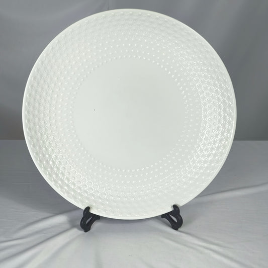 Plato Llano de Cerámica Blanca con Relieve Geométrico – Diseño Elegante y Minimalista