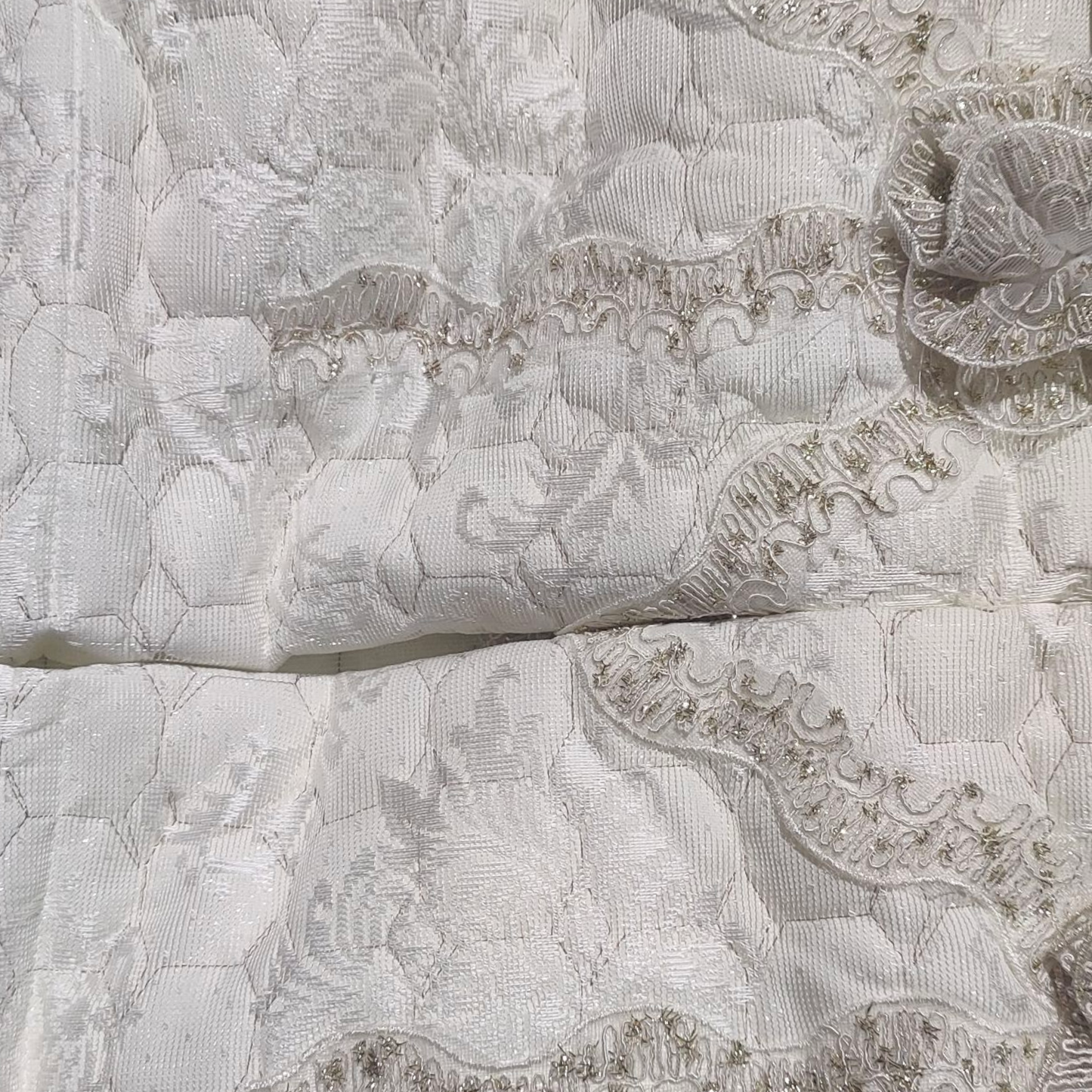 Set de Cama de Lujo "Hilal" – Cubrecama Acolchado con Encaje - COLOR CREMA