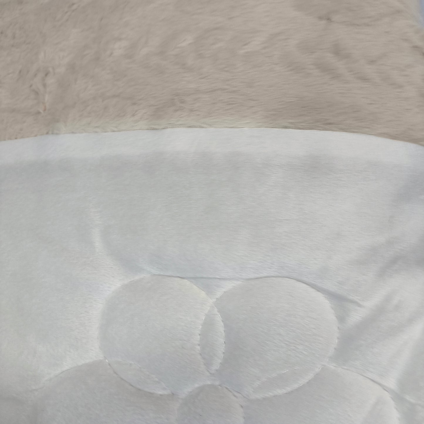 Edredón Aterciopelado con Borreguito MODELO TRAMA DE CANALÉ TRENZADO - COLOR CREMA