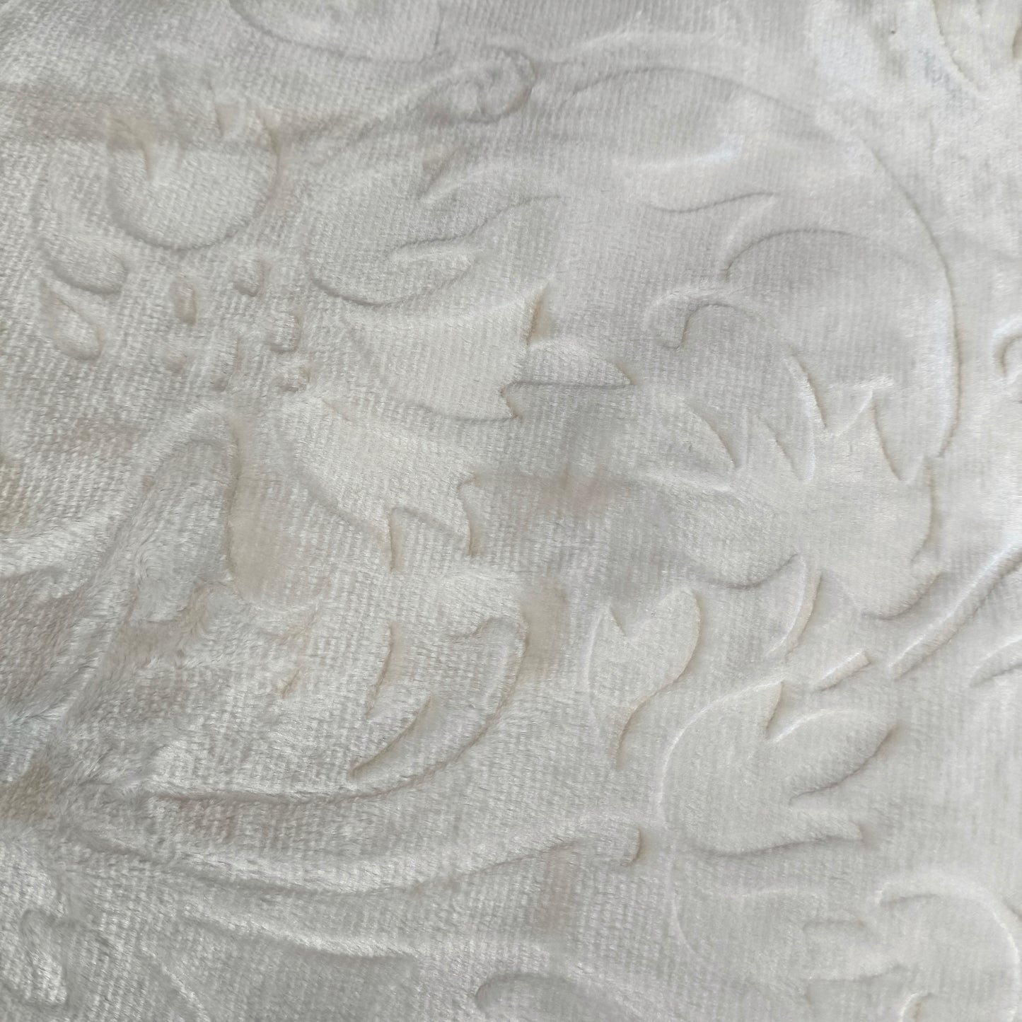 🛏️✨ Manta Súper Suave de Lujo HOME Deluxe 160x220 cm – 2,5 kg – 100% Poliéster – Gramaje g/m² - COLOR CREMA