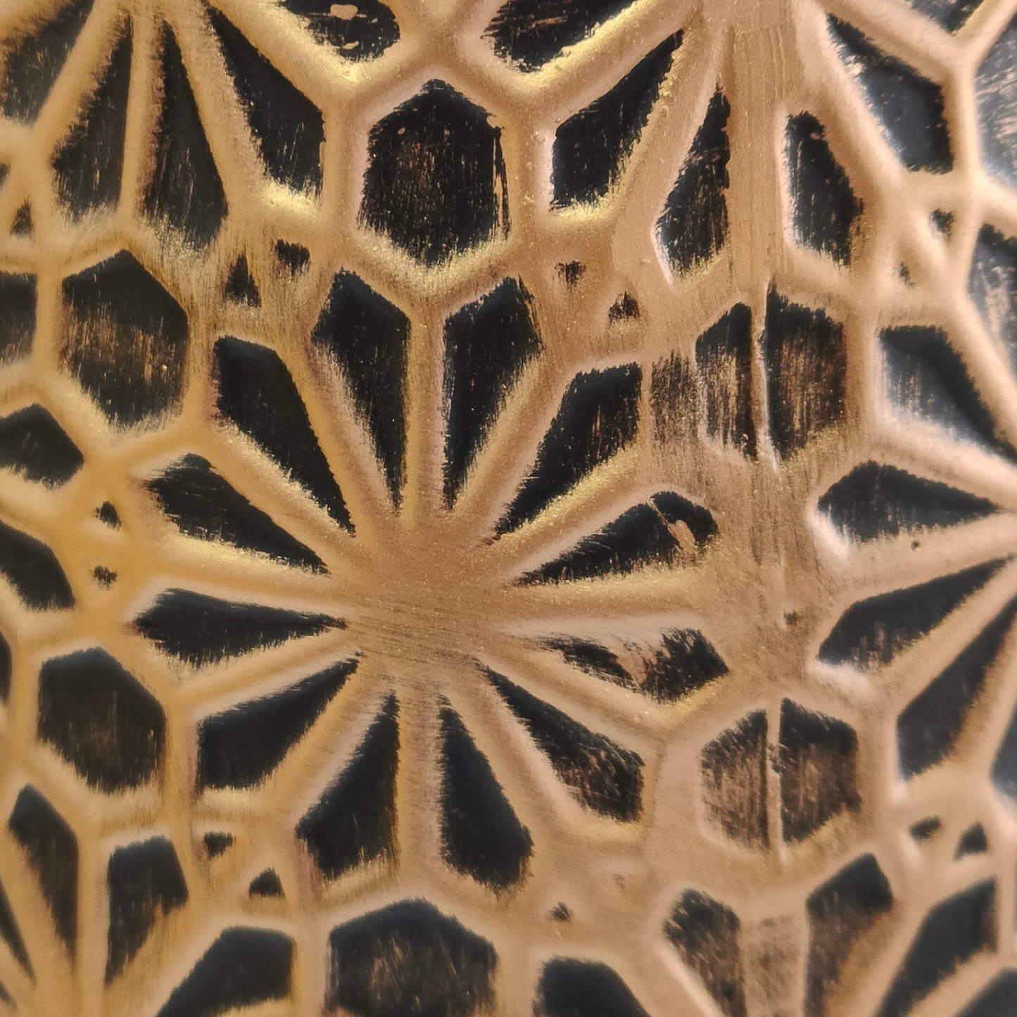 Decoración Árabe Dorada con Tapa y Detalle de Cristal – Diseño Tallado Floral 46,5cm