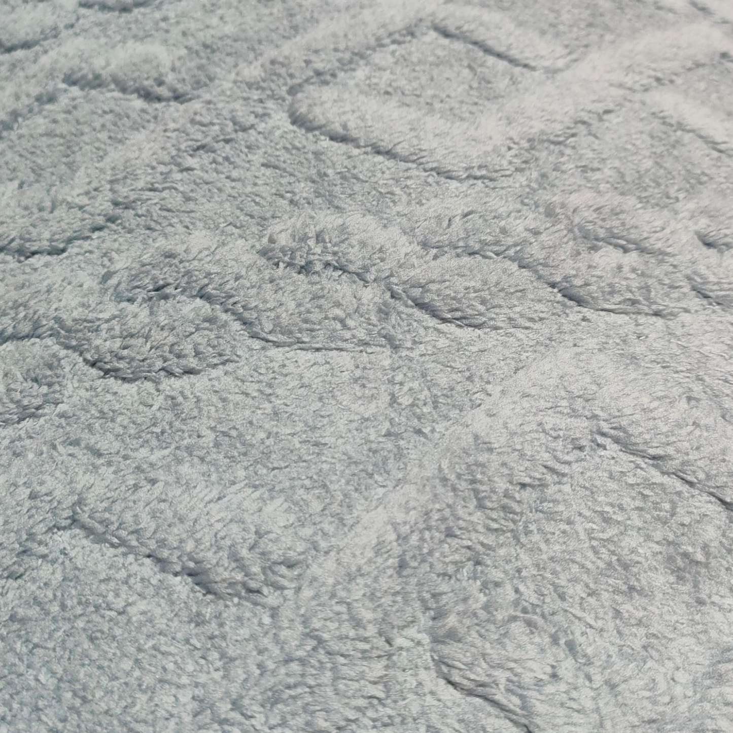 Edredón con Borrego Modelo Trenzas – 230 x 250 cm - COLOR GRIS CLARO