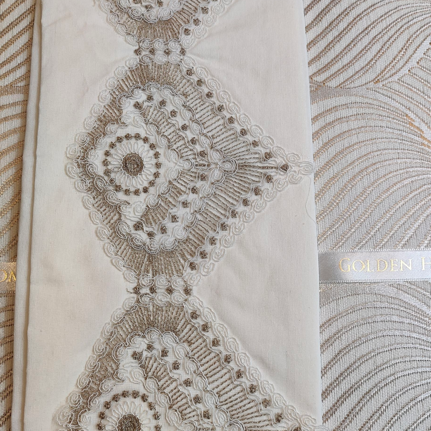 Juego de Cama para Novias "Monza" – Elegancia y Estilo Contemporáneo - COLOR CAPUCHINO