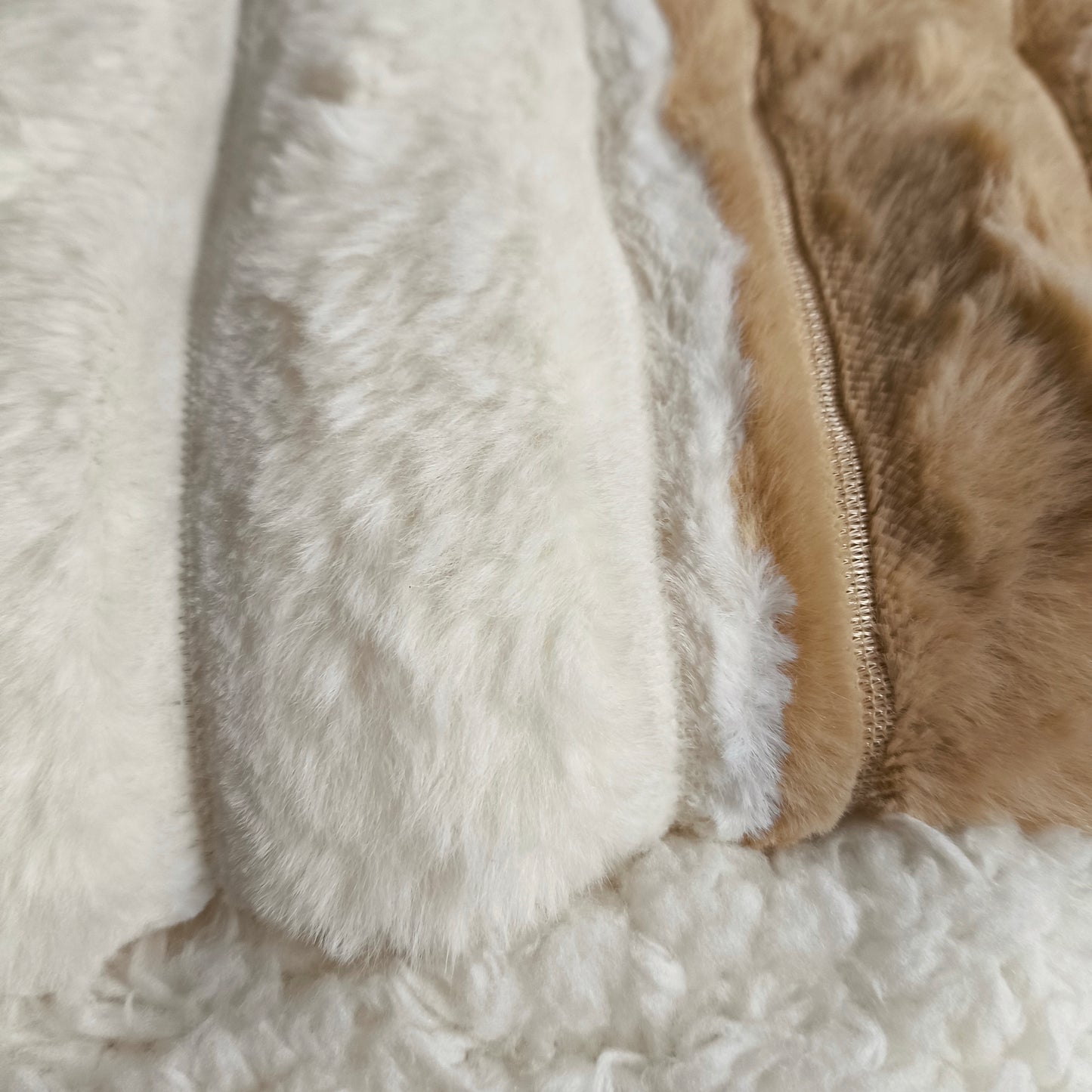 Edredón Aterciopelado con Borreguito MODELO TRAMA DE CANALÉ 2- COLOR BEIGE