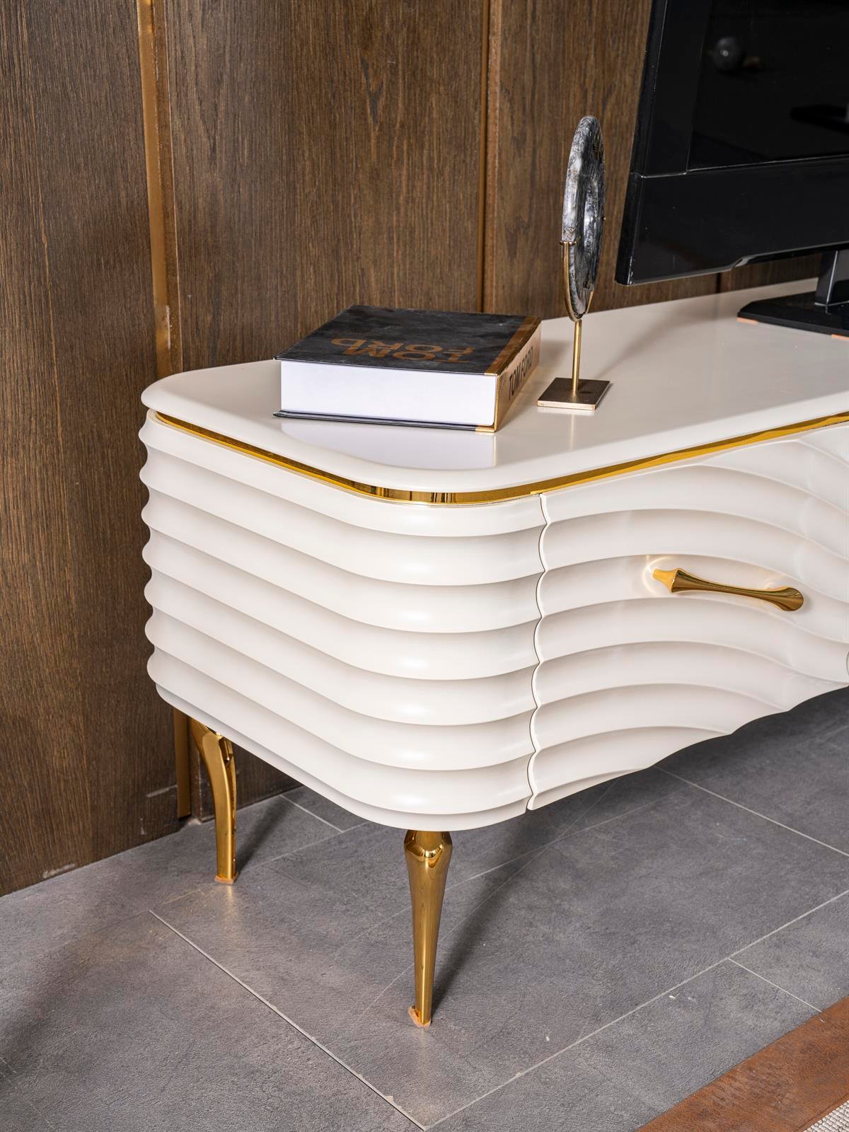 Móvel TV com lareira digital - Branco com detalhes dourados