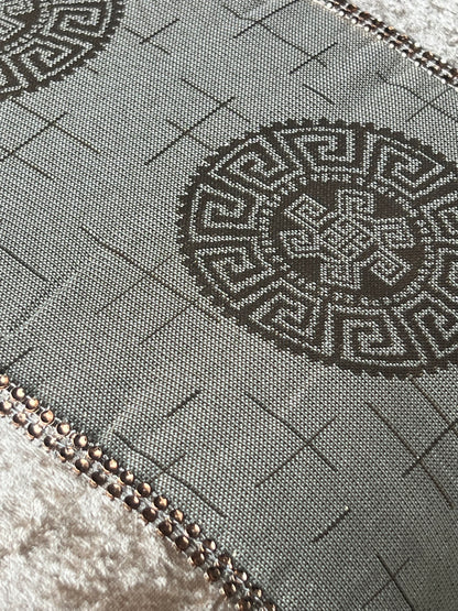 🏯 Colcha TOQUIO Elegante – Conjunto Decorativo con Tres Almohadas, 250 x 260 cm
