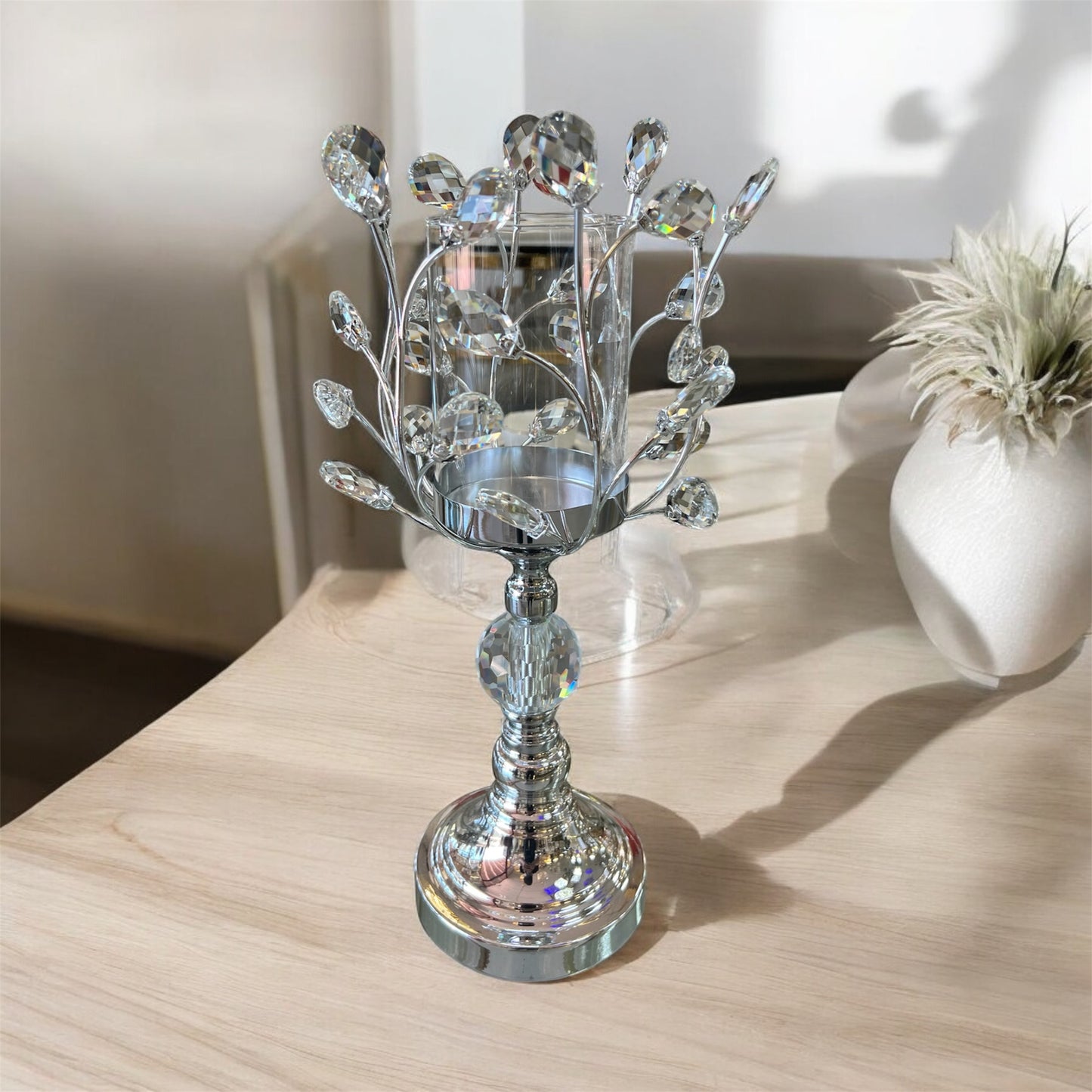 Portavelas moderno con copa y decoración floral de cristal