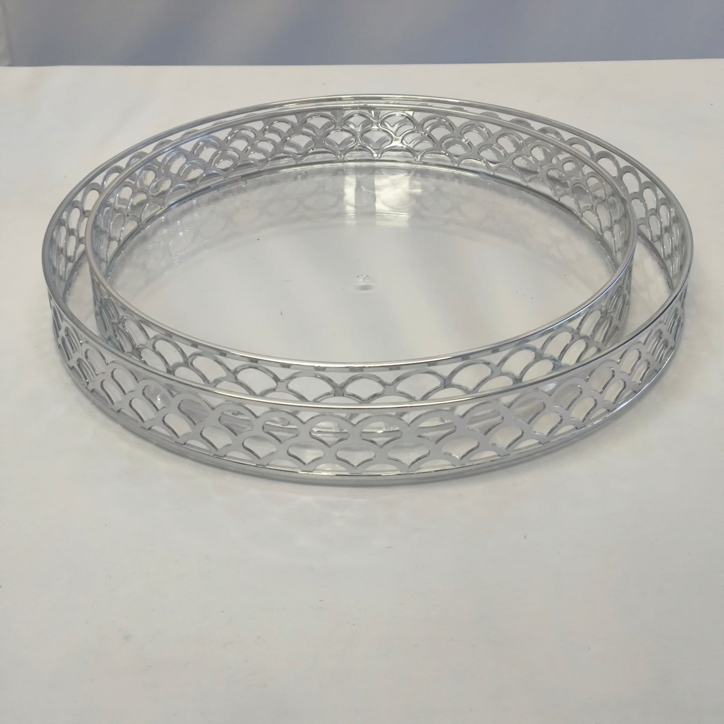 Set de 2 Charolas Decorativas Plateadas – Bandejas Redondas Elegantes para Mesa y Decoración