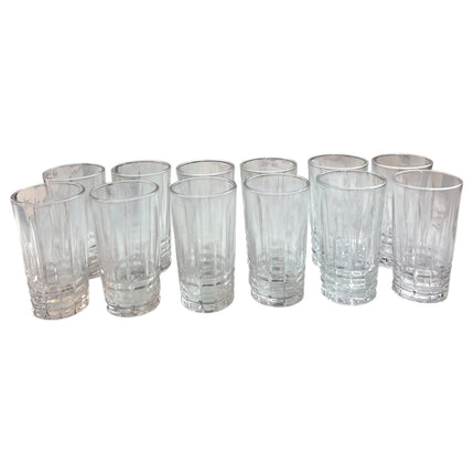 Conjunto de copos em cristal lapidado — 12 peças que aliam estilo e durabilidade.
