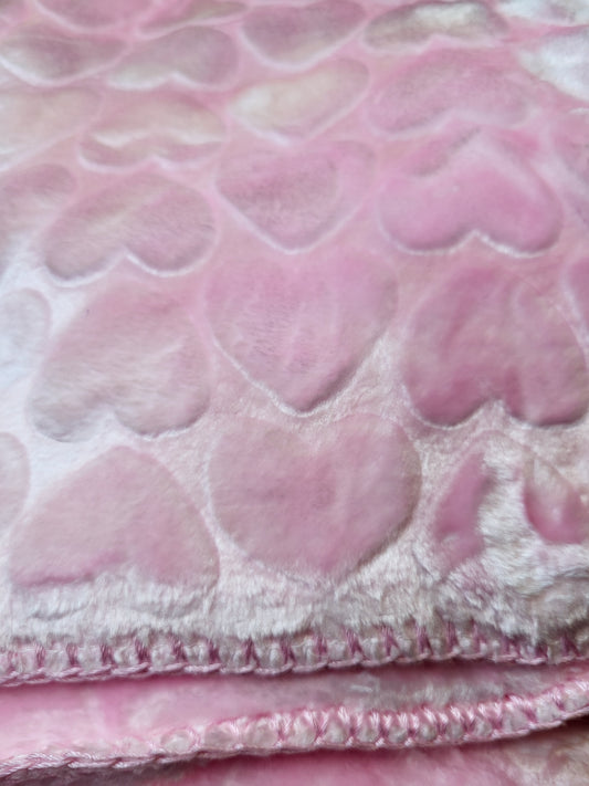 150 x 220 - Manta Rosa Súper Suave con Relieve 3D de Corazones – Tacto Terciopelo, Ribete Reforzado, Ideal Sofá o Cama - COLOR ROSA