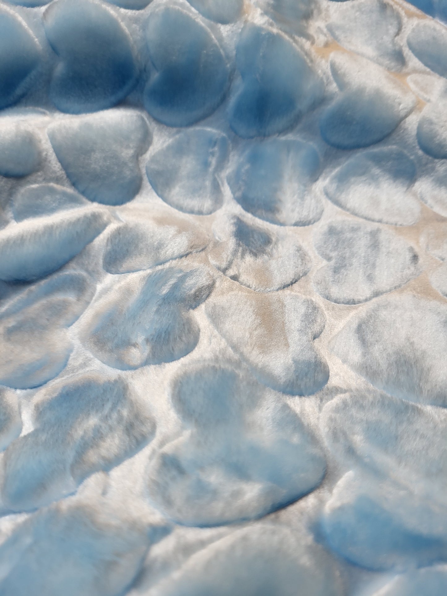 150 x 220 - Super Soft Pink Blanket with 3D Heart Relief – Velvety Feel, Reinforced Piping, Ideal for Sofa or Bed - BLUE COLOR