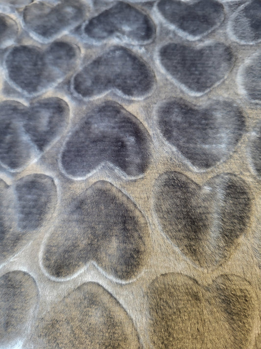 150 x 220 - Manta Rosa Súper Suave con Relieve 3D de Corazones – Tacto Terciopelo, Ribete Reforzado, Ideal Sofá o Cama - COLOR GRIS OSCURO