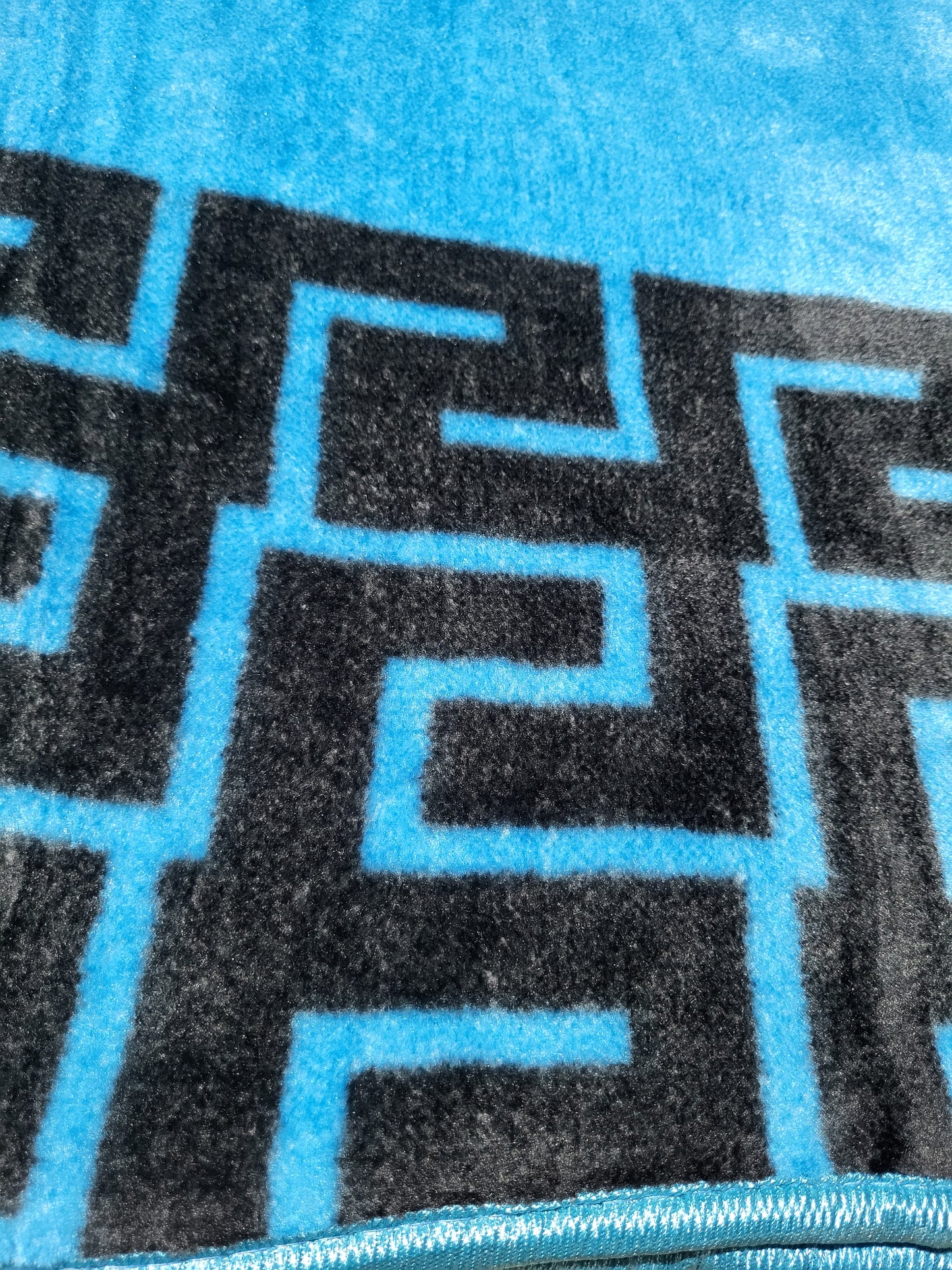 Manta Raschel 220 x 240 cm – 2 kg – 100% Poliéster