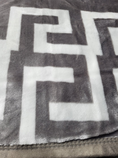 Manta Súper Suave 2-Ply ALZALUX 220×240 cm – 3,5 kg (4 colores) - GREY