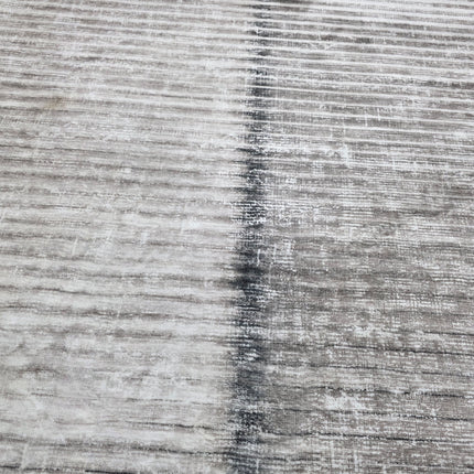 Tapete cinza com detalhes pretos