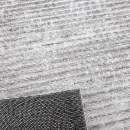 Tapete cinza com detalhes pretos