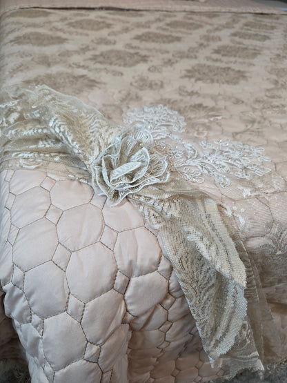 Hayal Luxury Bedding Set – Quilted Bedspread with Lace