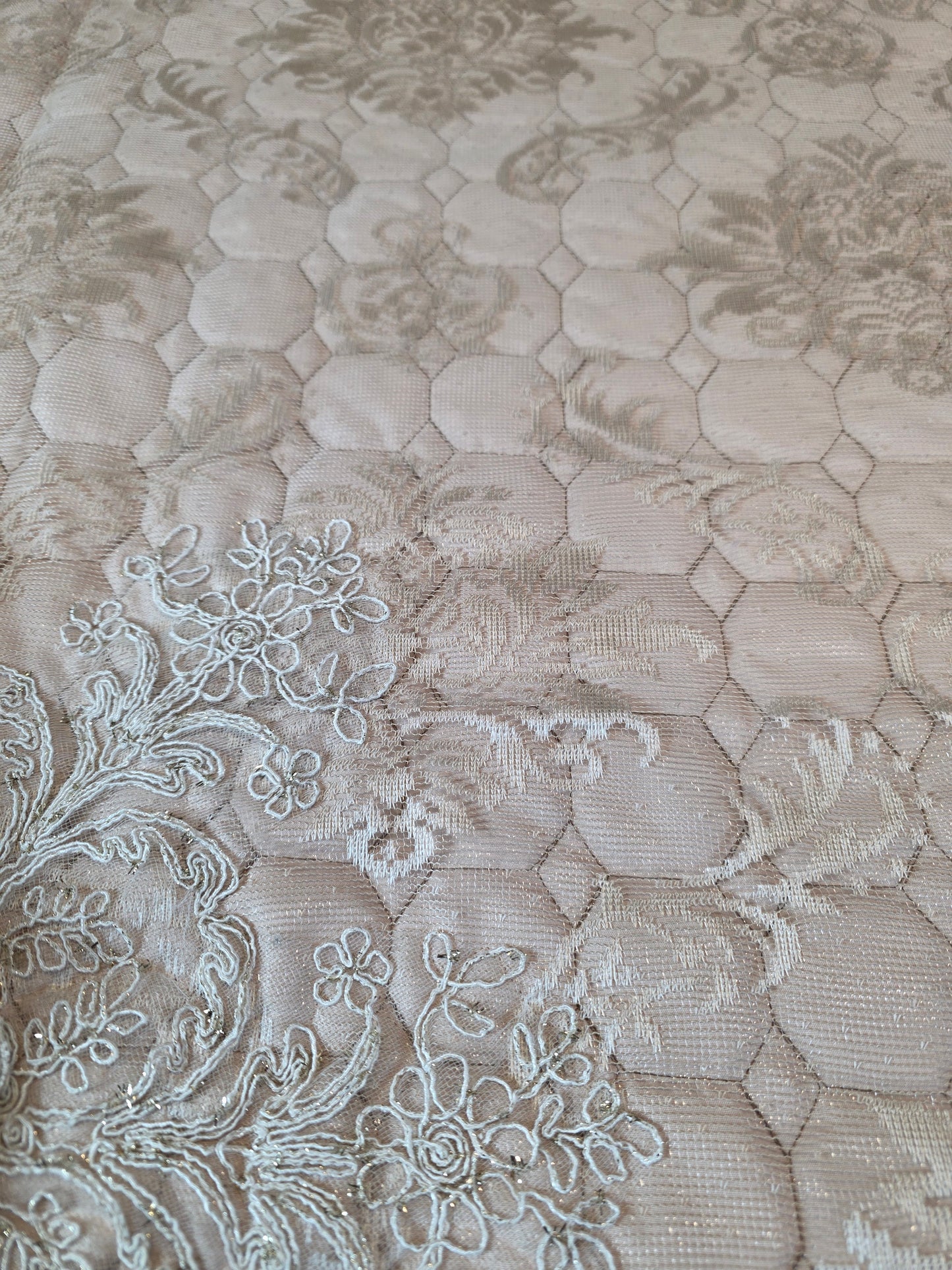 Set de Cama de Lujo "Hayal" – Cubrecama Acolchado con Encaje - COLOR CAPUCHINO