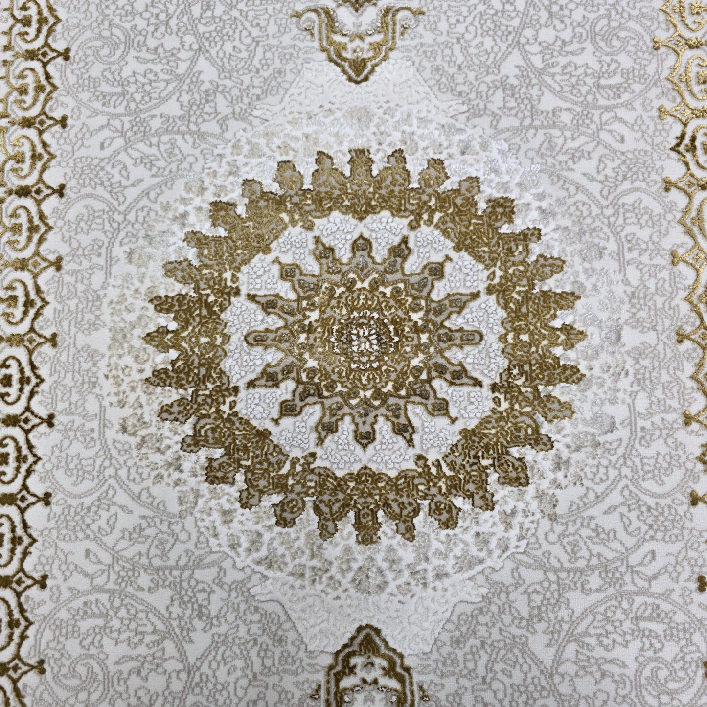 Alfombra NADOR con Marco Decorativo y Medallón Central ✨🤎🤍 — Estilo Tradicional Elegante con Profundidad y Contraste
