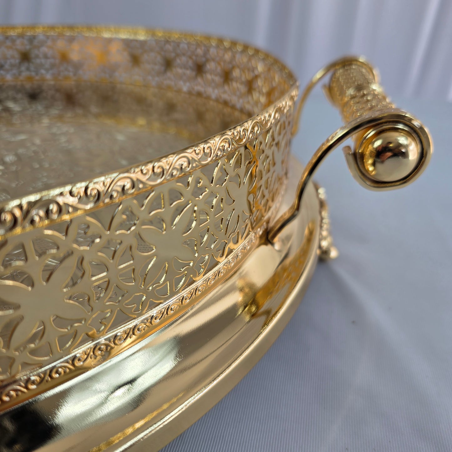 Bandeja Decorativa Redonda Dorada de 40 cm con Diseño Calado Elegante