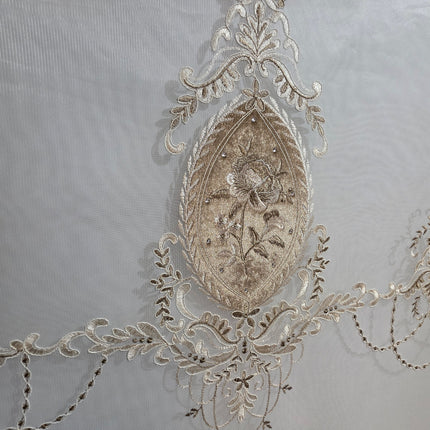 Estor Bordado Elegante de 2 Metros – Diseño Clásico en Tono Beige y Dorado - FLOR DE PIE