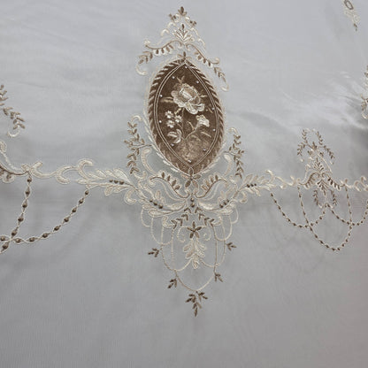 Estor Bordado Elegante de 2 Metros – Diseño Clásico en Tono Beige y Dorado - FLOR DE PIE
