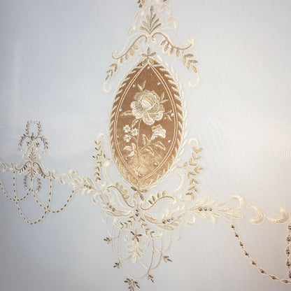 Estor Bordado Elegante de 2 Metros – Diseño Clásico en Tono Beige y Dorado - FLOR DE PIE