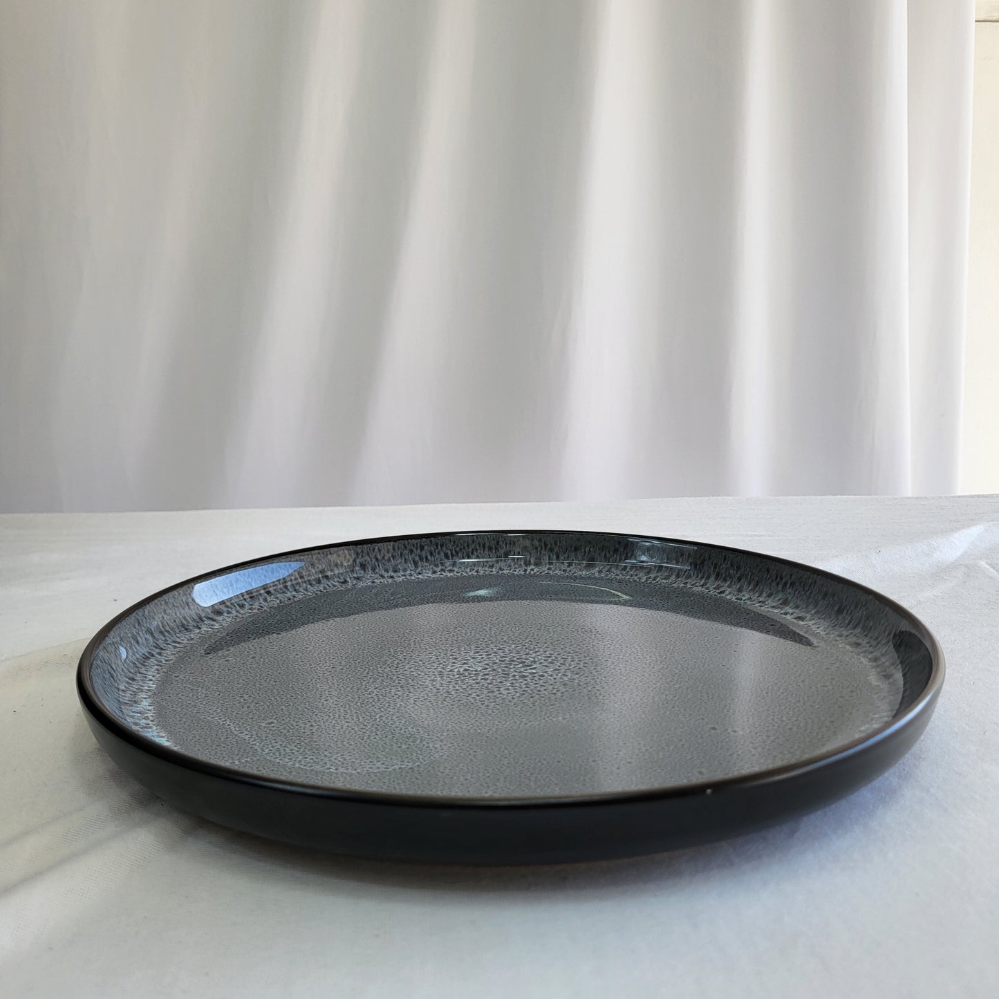 Set de Vajilla Bruma Negra con Interior Gris Jaspeado