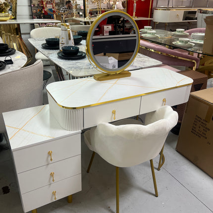 Tocador elegante con silla y espejo led blanco y dorado