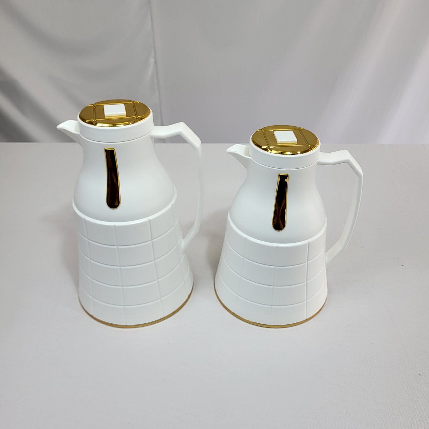 Set de 2 Termos Nara 1L + 0,6L con Diseño Cuadrado y Detalles Dorados - COLOR BLANCO