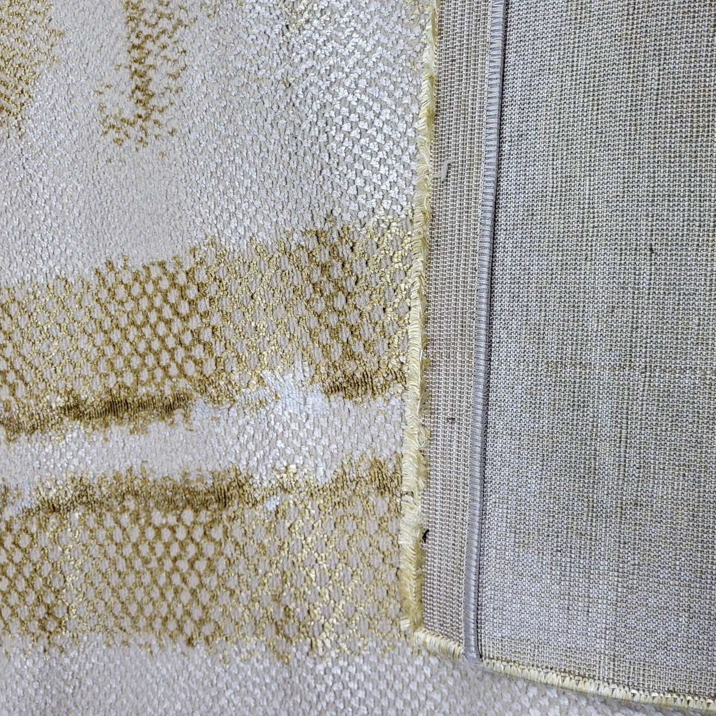 Alfombra KEFALONIA – Diseño moderno con acabado elegante