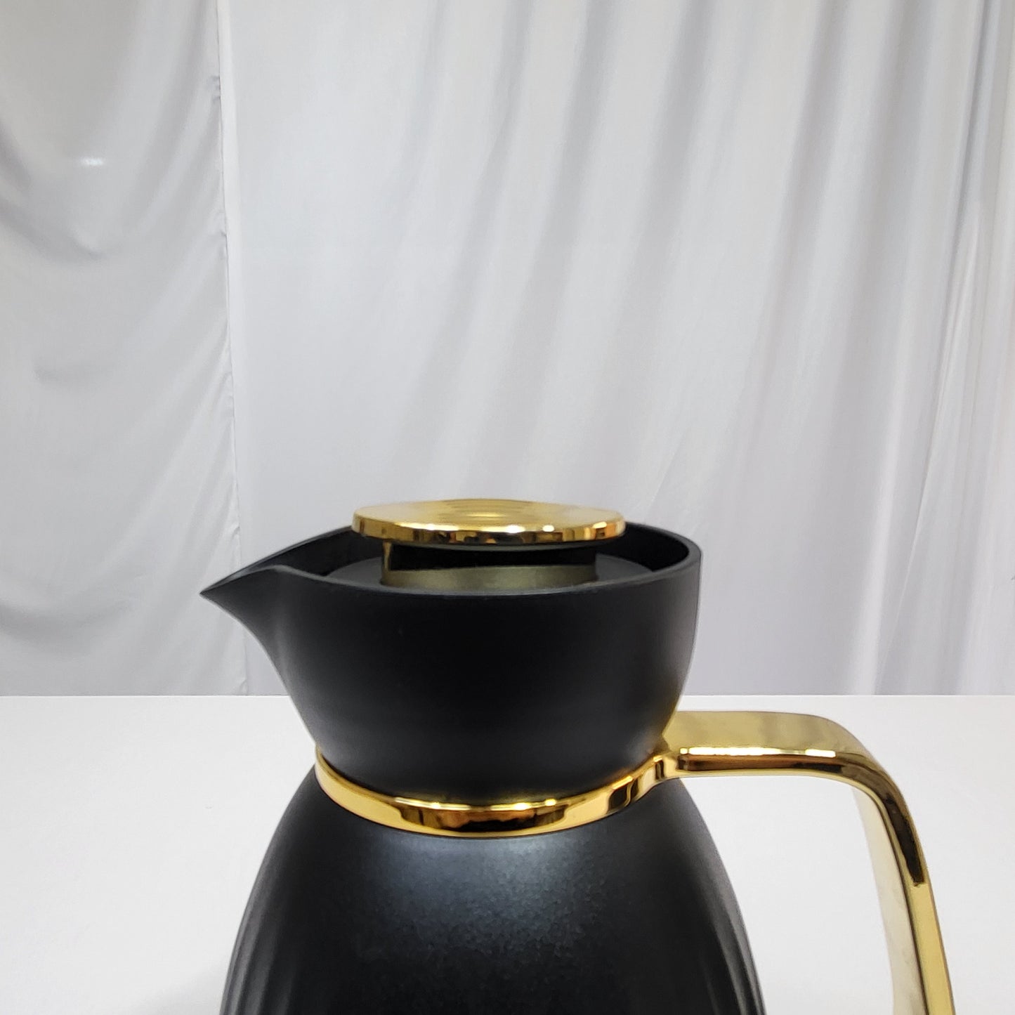 Set de 2 Termos Amina 1L + 0,6L con Asa Dorada - COLOR NEGRO