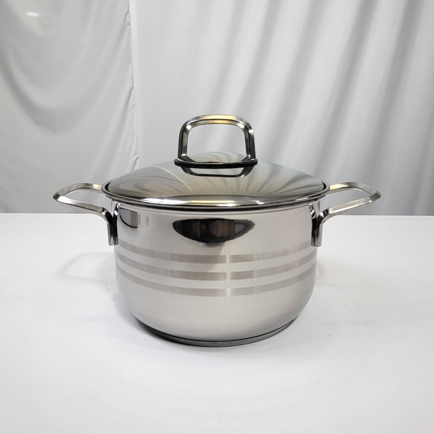 Olla de Acero Inoxidable Kira con Tapa y Asas