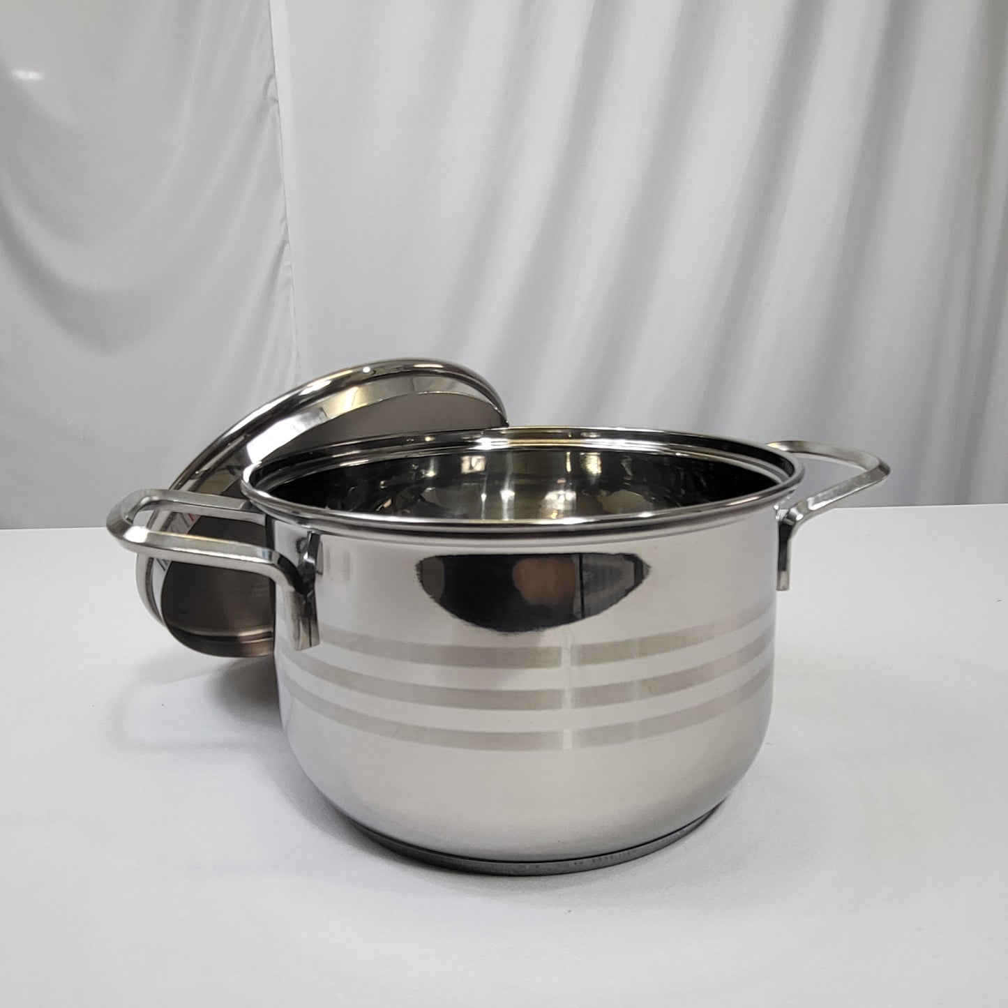 Olla de Acero Inoxidable Kira con Tapa y Asas