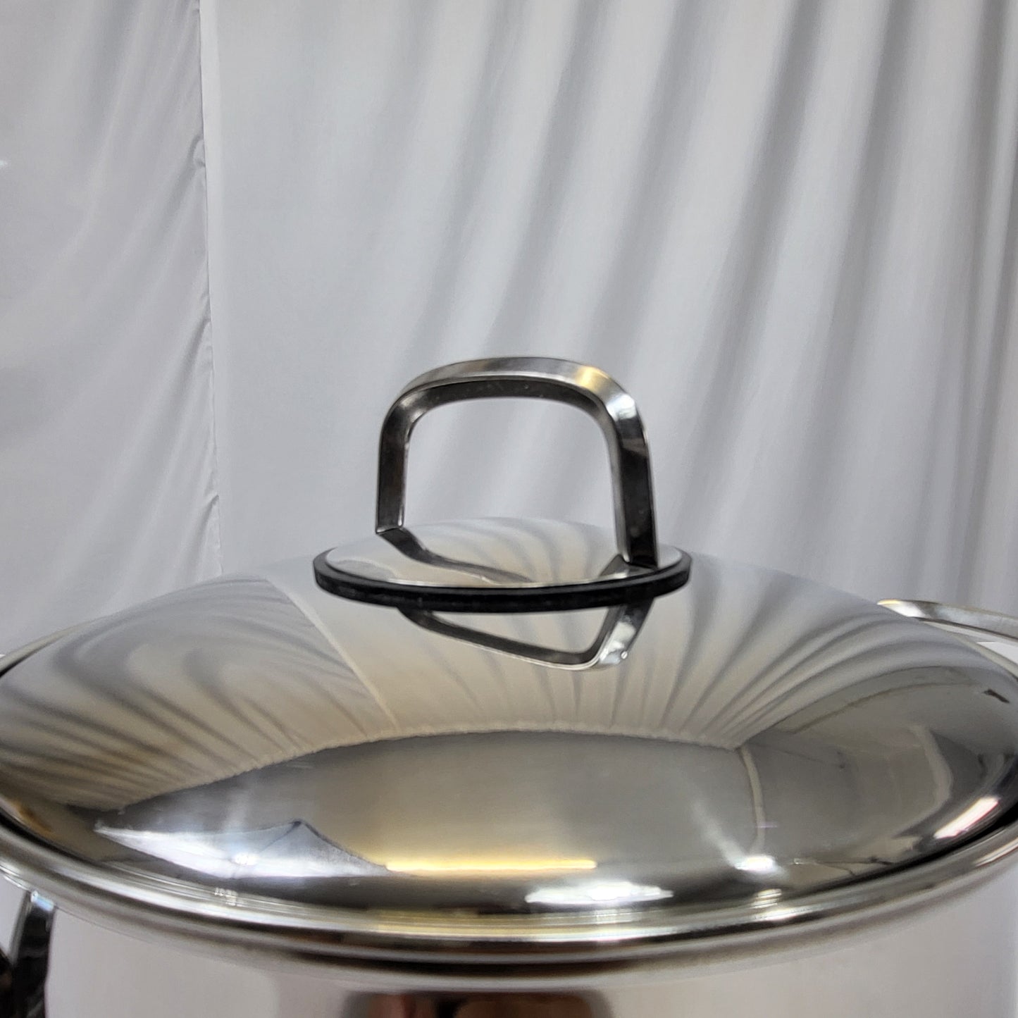 Olla de Acero Inoxidable Kira con Tapa y Asas