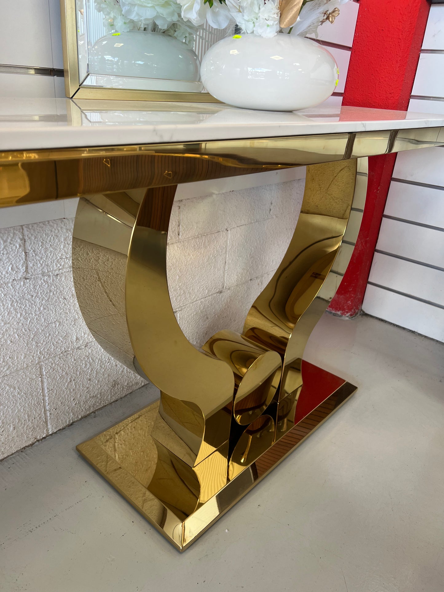 Mesa de entrada con base de mármol blanco 160*45*85" patas dorado acero