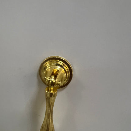 Tocador elegante con silla y espejo led blanco y dorado