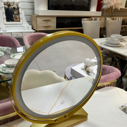 Tocador elegante con silla y espejo led blanco y dorado