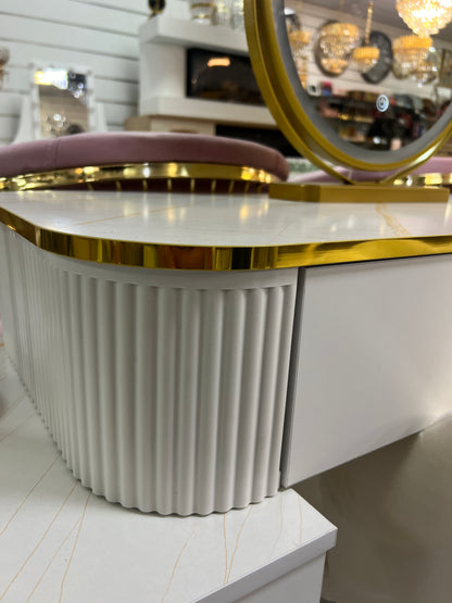 Tocador elegante con silla y espejo led blanco y dorado