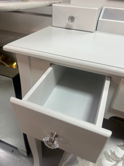Tocador elegante blanco con taburete espejo led