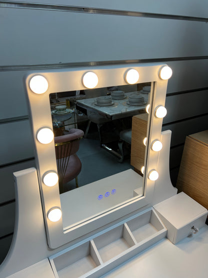 Tocador elegante blanco con taburete espejo led