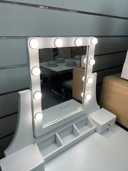 Tocador elegante blanco con taburete espejo led