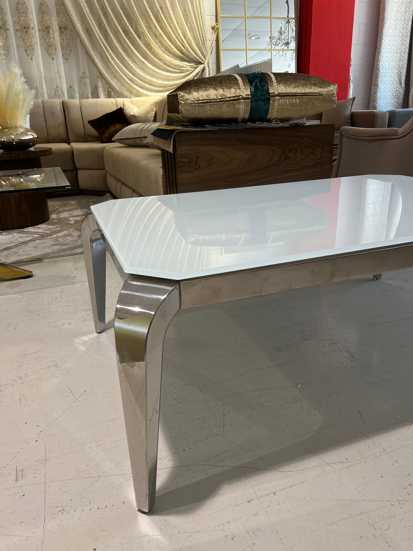 Mesa de centro de cristal blanco y patas acero plateado