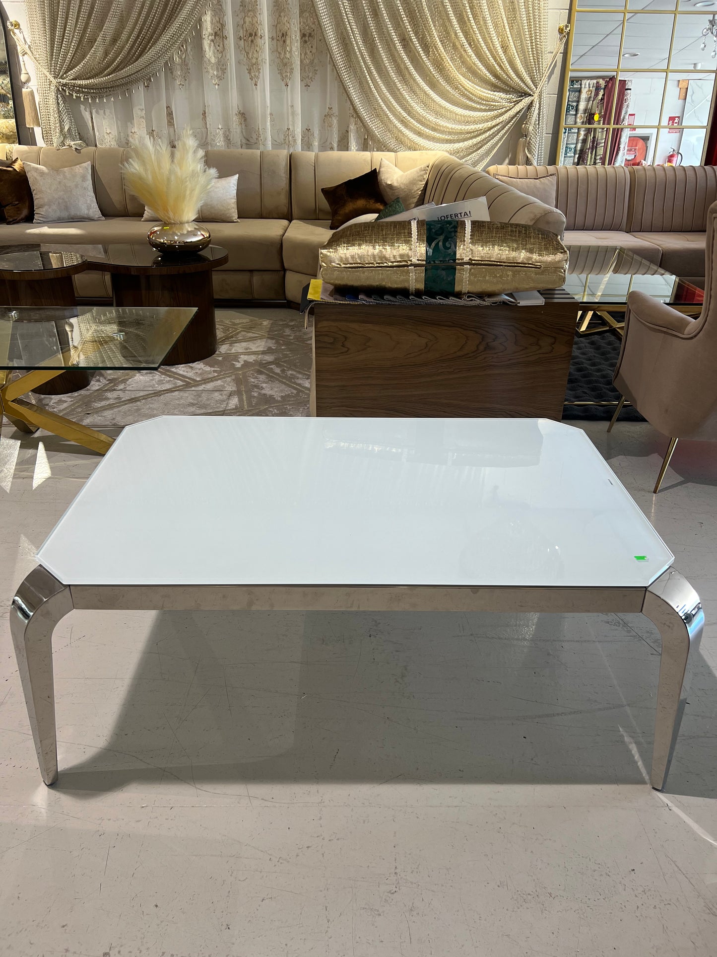 Mesa de centro de cristal blanco y patas acero plateado